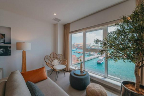 Luxurious Harbour View Condo sleeps up till 8